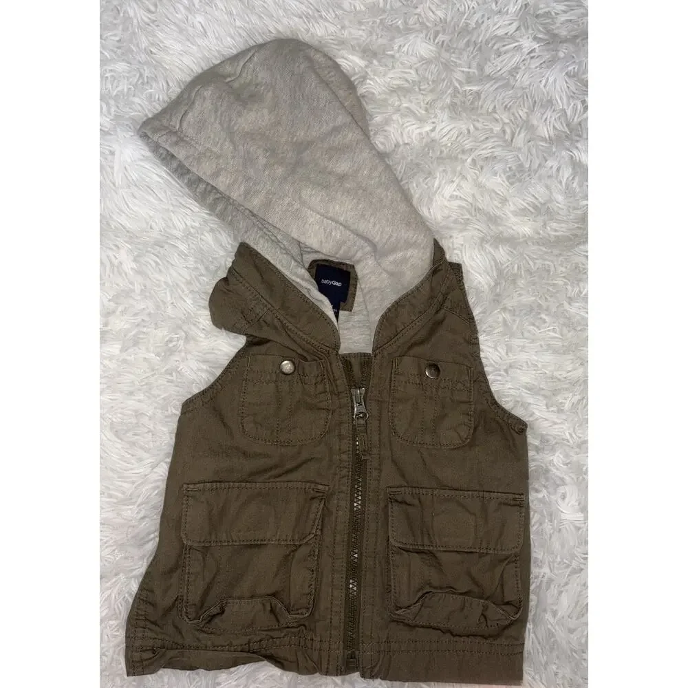 Baby Gap Sz. 18/24 Mo. Soft Hooded Cargo Pocket Vest. Cute, Comfortable